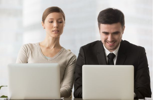 Why is an anti-glare screen cover useful?