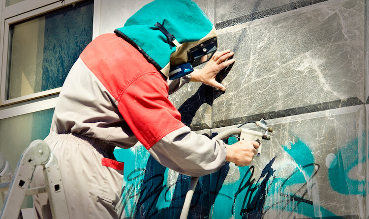 graffiti-eltavolitas-flanker