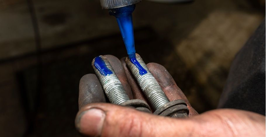 Menetrögzítő ragasztó: a biztos kötésért