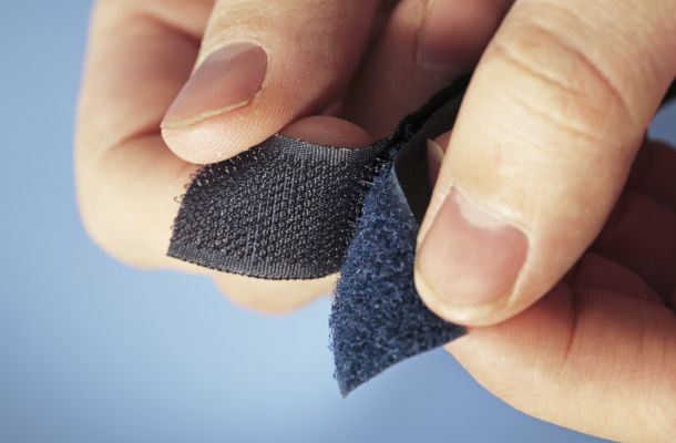 Öntapadó tépőzár: diszkrét megoldás minden helyzetben