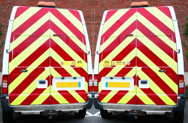 Fényvisszaverő fólia: a láthatóság növelése sötétben is