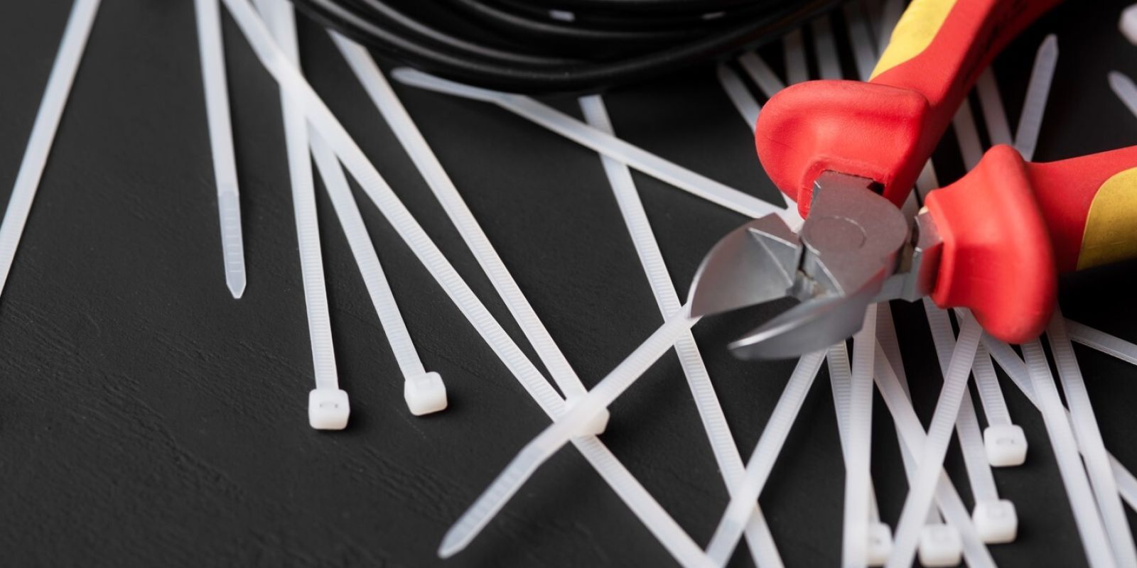 Kábelkötegelő: az időtálló rögzítés