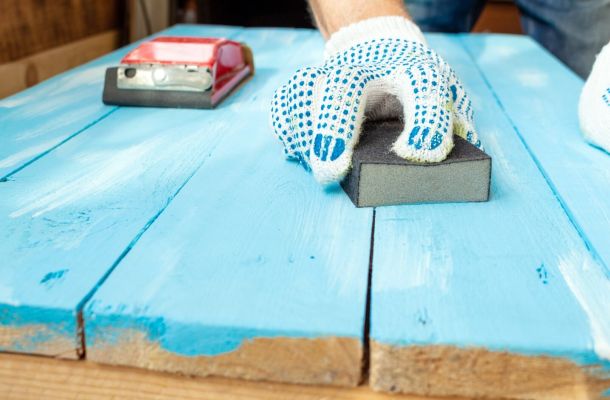 Tools for hand sanding: using the sanding sponge